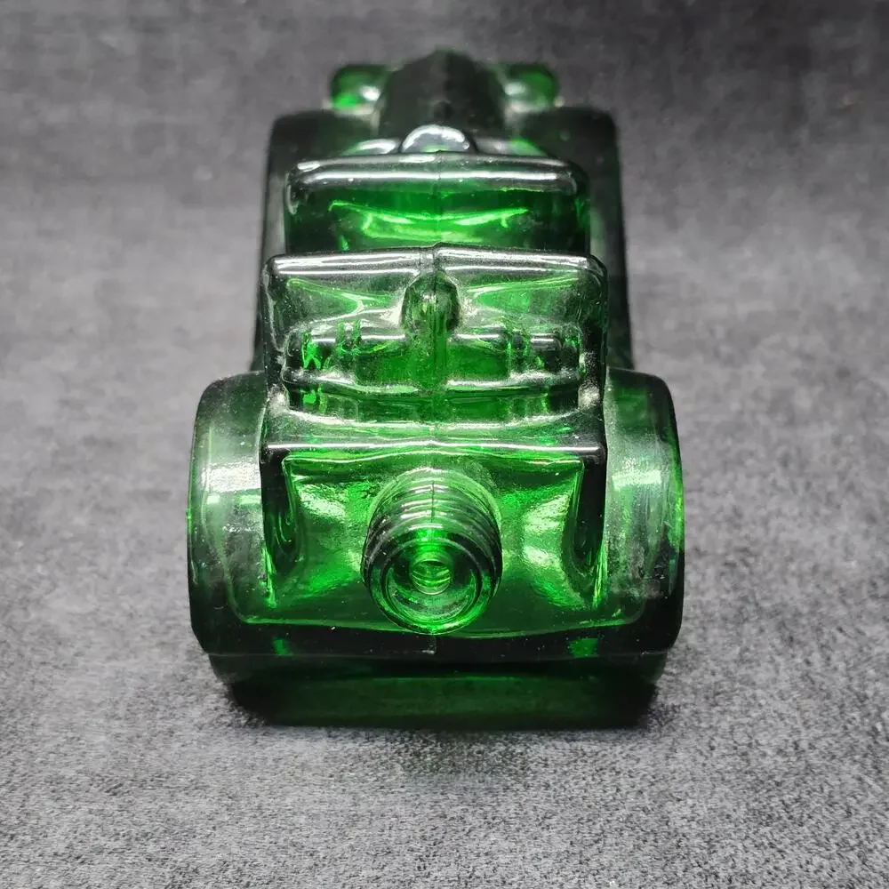 Vintage Avon Station Wagon Tai Winds After Shave Glass Car Decanter